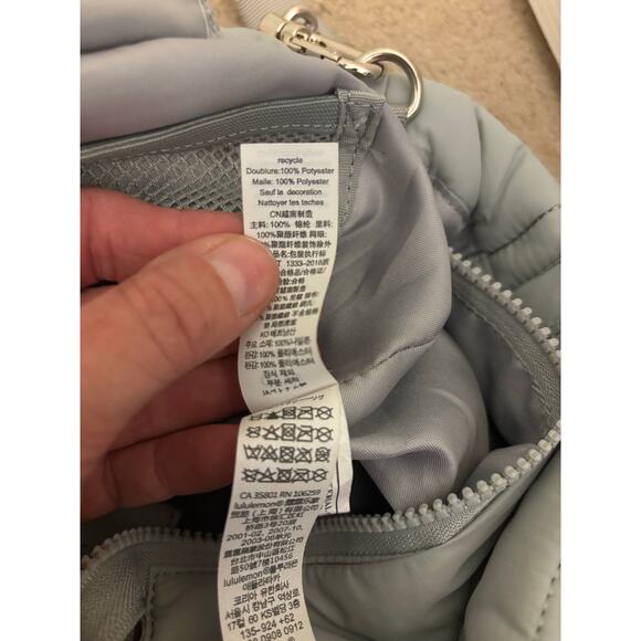 Lululemon 7x2 Gray Bag. Super condition. - Picture 12 of 12